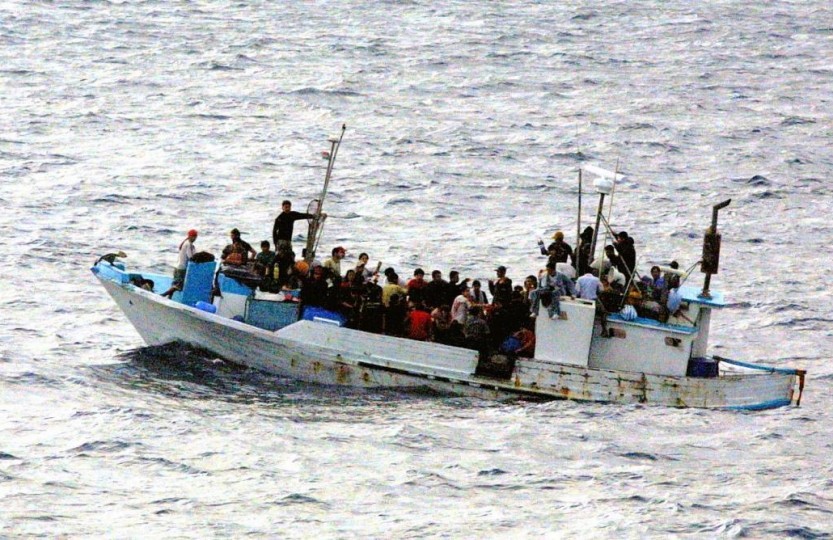 Refugees_on_a_boat-833x540.jpg