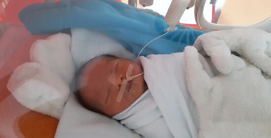 Pomozte předčasně narozenému Feruzovi