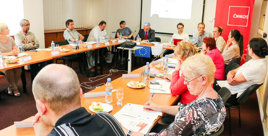 Neziskové organizace a odbory společně diskutovaly o integraci zahraničních pracovníků do odborů