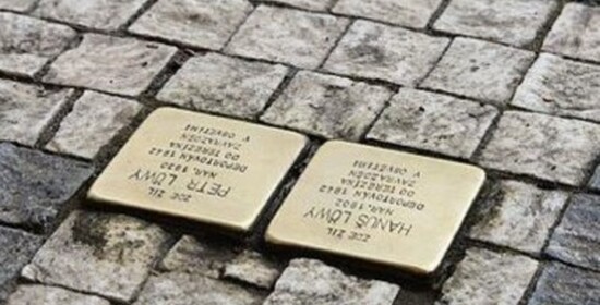 Důstojně připomínat oběti holocaustu znamená bojovat za demokracii a lepší svět bez diskriminace