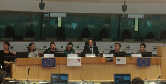 Konference v Bruselu reaguje na celoevropský problém porušování pracovních práv