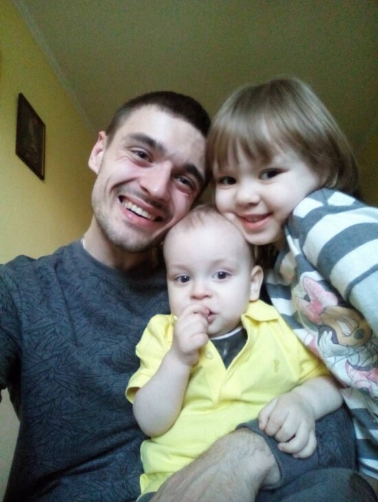 Tragické úmrtí ukrajinského dělníka: sbírka pro jeho ženu a dvě malé děti