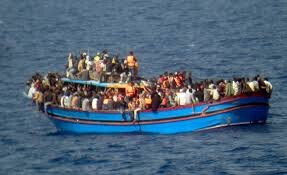 Itálie zachránila za 4 dny 8500 uprchlíků ze Středozemního moře - Česko deportuje desítky Kubánců do Maďarska