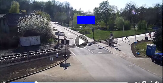 Ruka, která pomáhá, drží svět pohromadě